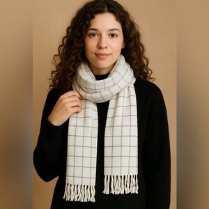 Calvin‎ Klein Women's Plaid Scarf Geometric Plaid Preppy Academia Cabincore